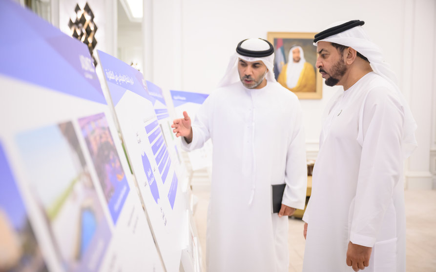 El jeque Hamdan bin Zayed Al Nahyan comprueba los preparativos de Adihex 2022. (WAM)