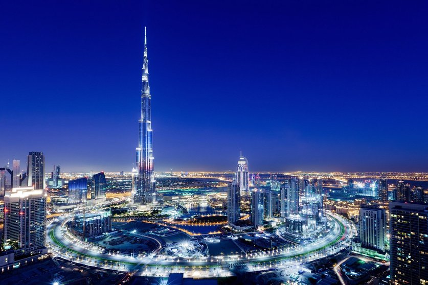 Una imagen nocturna del centro de Dubai. (WAM)