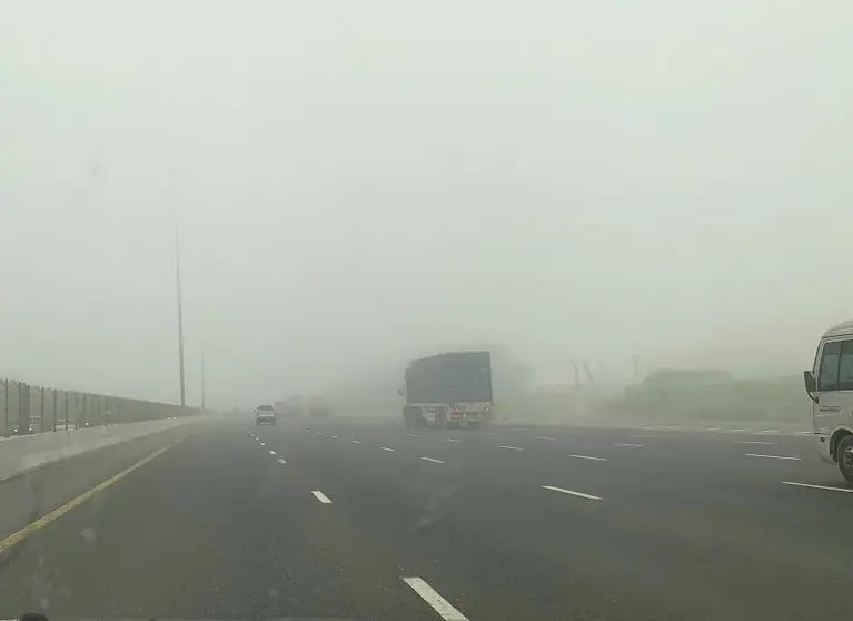 Tormenta de arena en una carretera de Dubai. (EL CORREO)