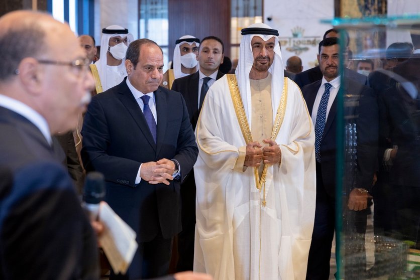 Abdel Fattah el-Sisi y Sheikh Mohamed bin Zayed Al Nahyan durante la presentación del proyecto de Al Alamein. (WAM)