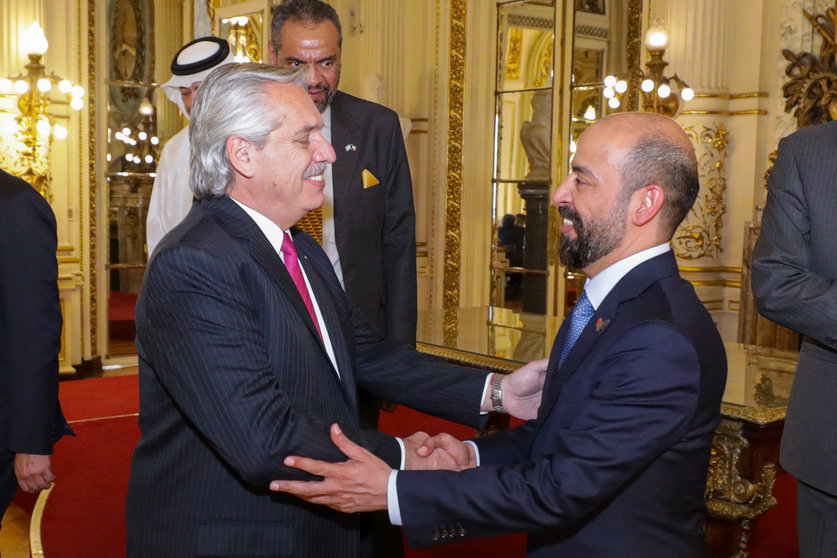 Alberto Fernández recibe a Saeed Abdullah Al Qamzi. (@UAEEmbassyBA)