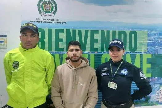 Una imagen de Twitter del detenido al llegar a Colombia.