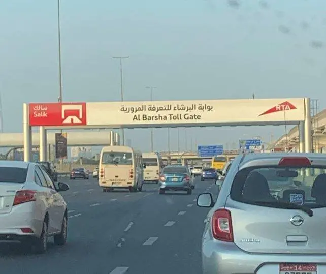 Un arco de peaje en Dubai. (Álvaro Cruzado EL CORREO)