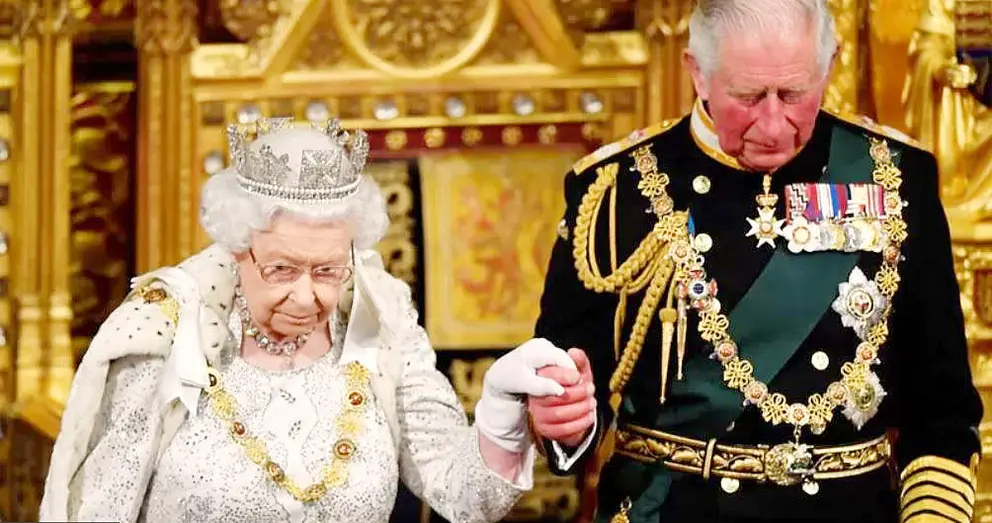 La finada Reina Isabel II, junto al ya Rey Carlos III. (WPA Pool)