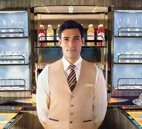 Un tripulante de cabina de la aerolínea de Dubai. (Emirates)