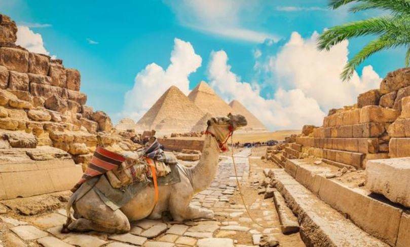 Debido al calor, las piedras de algunos de los lugares más famosos de Egipto se están agrietando y cambiando de color. (Fuente externa)