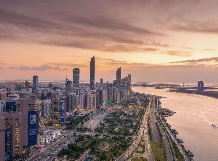 Una imagen del atardecer en Abu Dhabi. (Fuente externa)