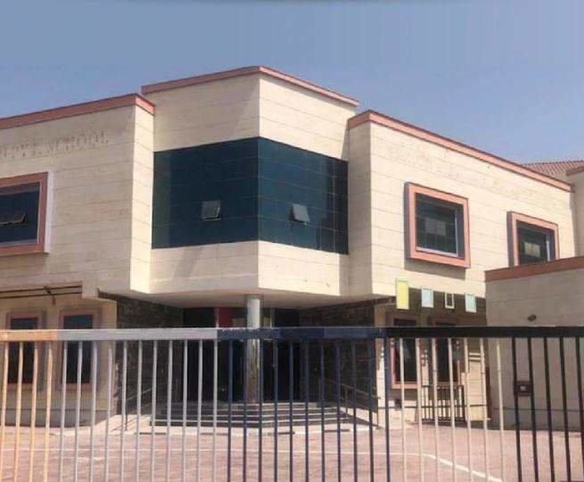 La Policía del emirato de Ajman difundió la imagen del colegio.