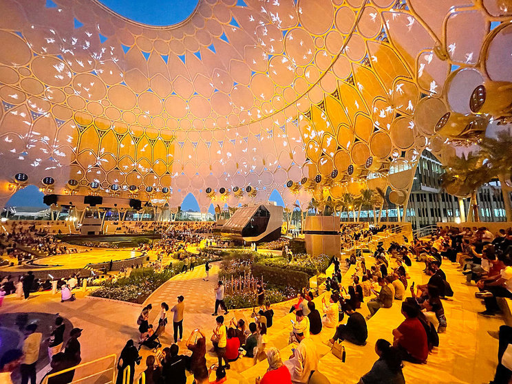 La plaza de Al Wals estuvo muy concurrida durante la inauguración de Expo City Dubai. (EL CORREO)