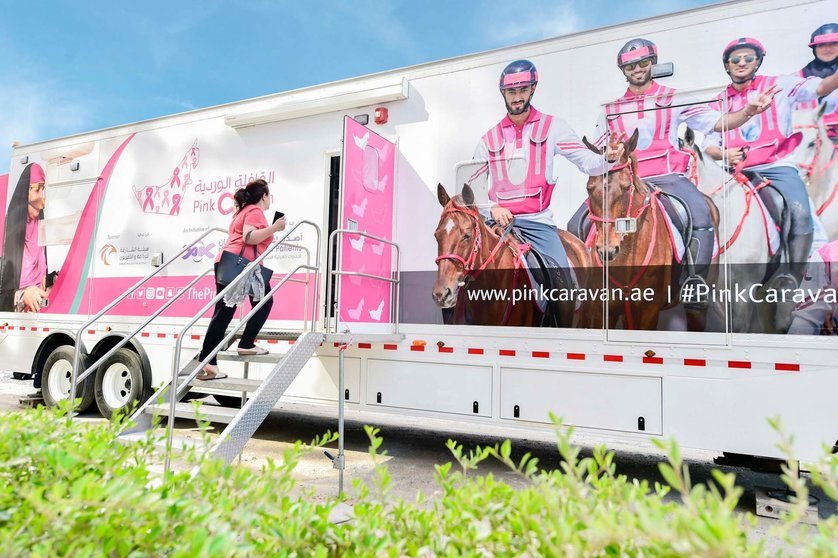 La caravana rosa de detección del cáncer de mama en EAU. (WAM)