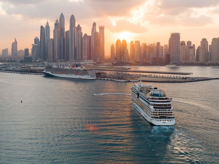 Un crucero en Dubai Marina. (WAM)