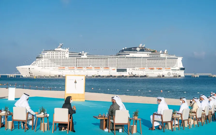 Un crucero en Sir Bani Yas Cruise Beach en el emirato de Abu Dhabi. (WAM)