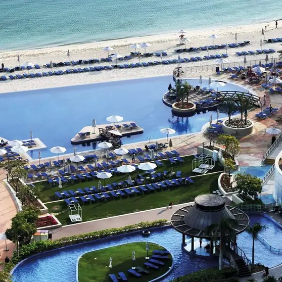 Playa privada del Hotel Dukes Dubai. (Twitter)