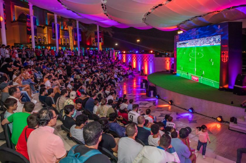 Aficionados viendo el clásico en la región MENA. (Cedida)