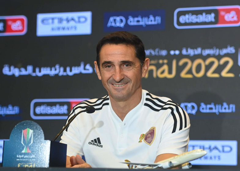El entrenador sevillano Manuel Jiménez en Abu Dhabi. (WAM)