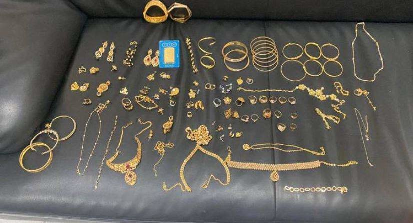Las joyas robadas y devueltas a la familia. (Policía de Ajman)