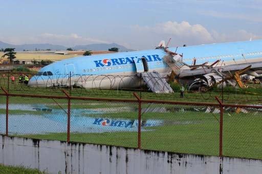 El avión de Korean Air en la pista del aeropuerto de Cebu. (Twitter)