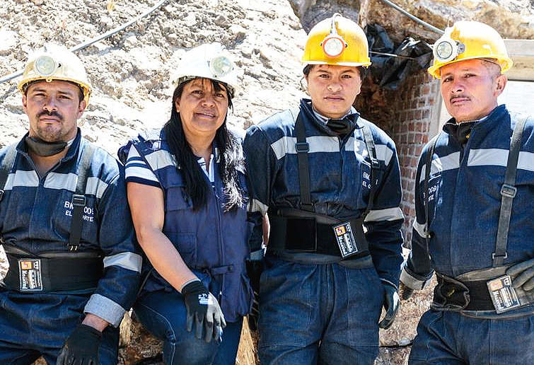 Mineros colombianos empleados en la explotación de donde se extrae en el oro con el que se fabrican las medallas de los Premios Nobel. (Fuente externa)
