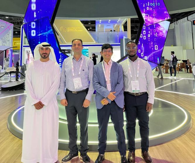 El ingeniero colombiano Jhon Pantoja en GITEX.