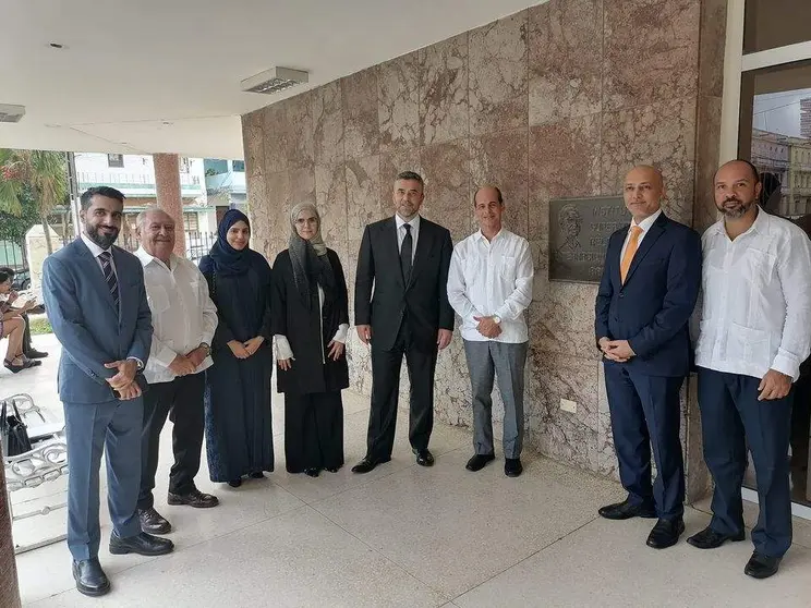 Representantes de Emiratos Árabes y Cuba en La Habana. (Twitter)