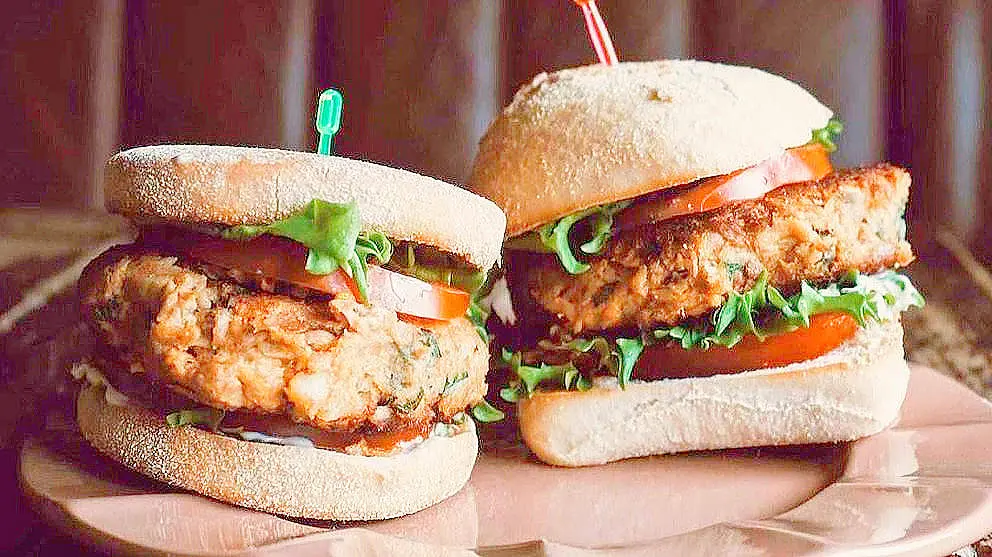 Así se prepara la deliciosa hamburguesa de camello que enamora a los turistas de Dubái. (unsplash)