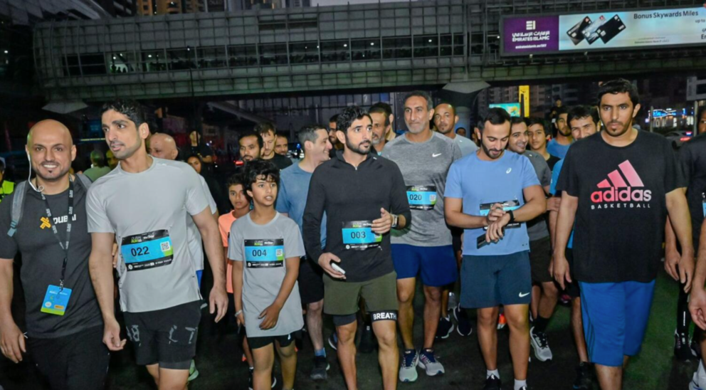 El jeque Hamdan durante su participación en la Dubai Run este domingo. (Dubai Media Office)