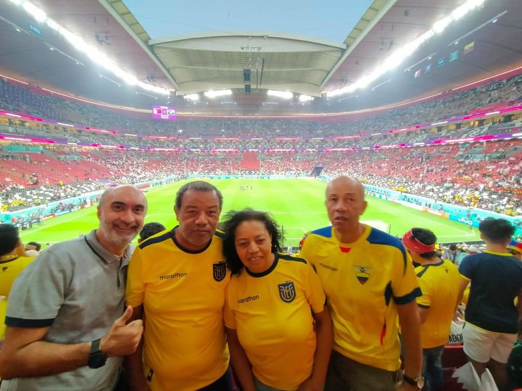 Los seguidores ecuatorianos en la inauguración del Mundial de Qatar. (EL CORREO)