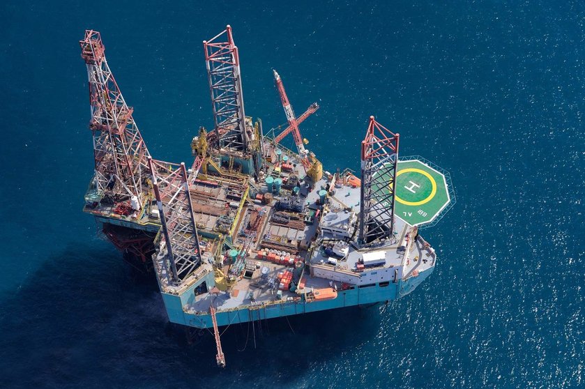 Una imagen de una plataforma petrolera en Abu Dhabi. (WAM)