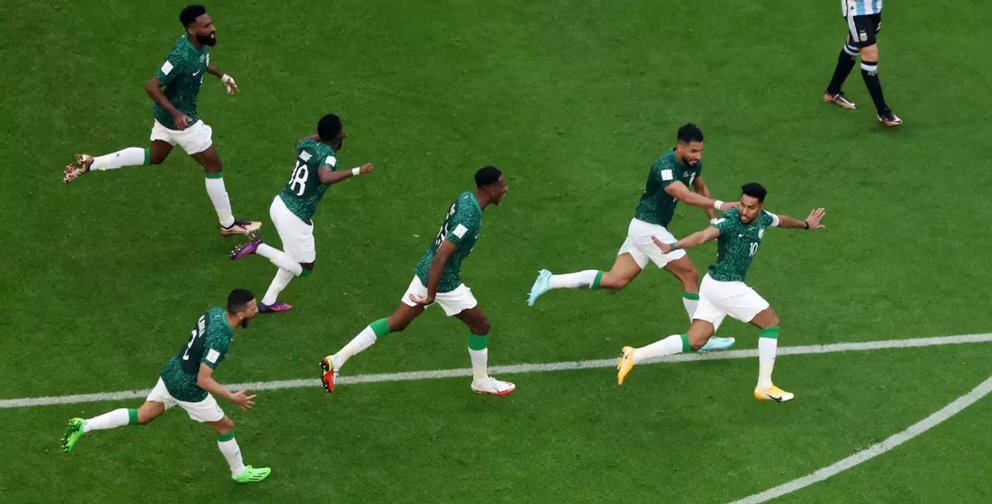 Alegría desbordada de los jugadores saudíes tras marcar un gol a la selección de Argentina. (fifa.com)