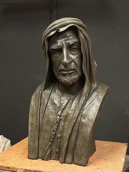Busto en bronce del jeque Zayed Bin Salman Al Nahayan esculpido por Javier López del Espino.