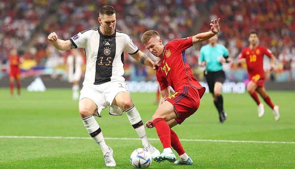 Dani Olmo, durante una jugada del partido España-Alemania. (fifa.com)