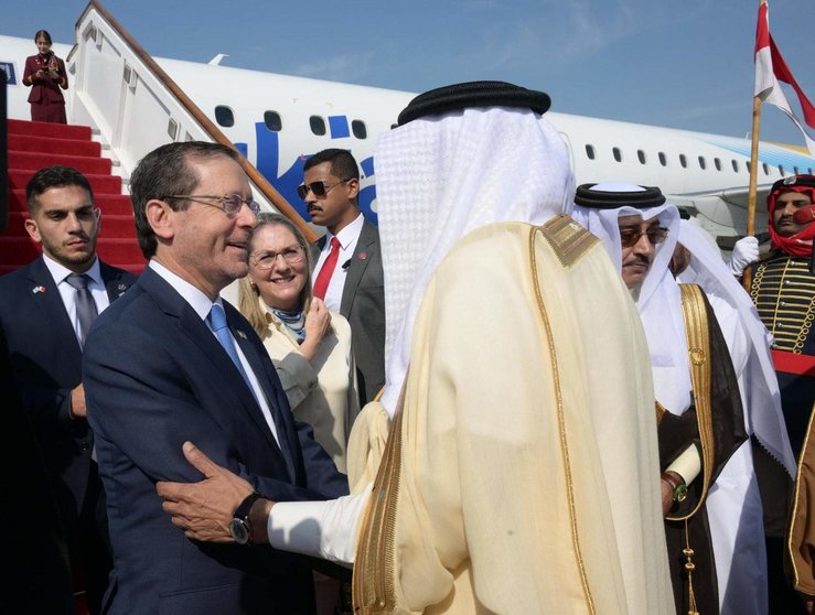 El presidente de Israel llega a Bahréin. (Twitter)