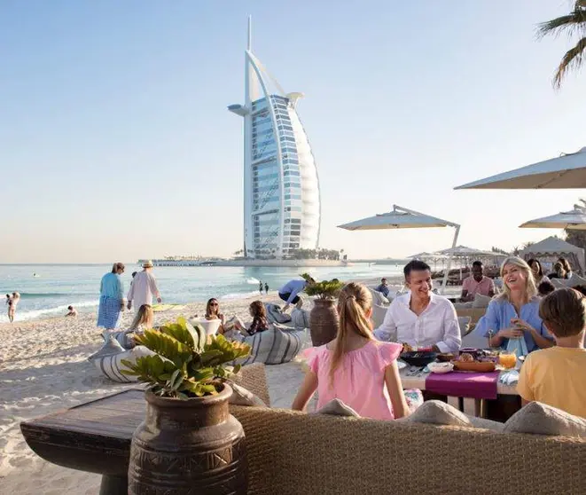 Turistas en Dubai. (Burj Al Arab)