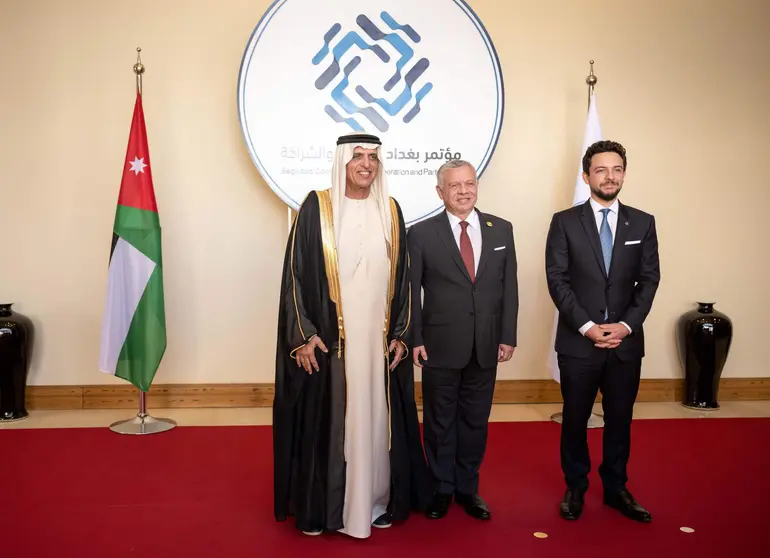 El gobernante de RAK junto al rey de Jordania durante la cumbre. (WAM)