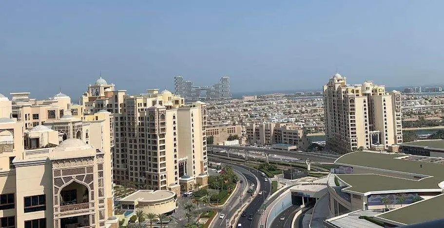 Una carretera en La Palmera de Dubai. (EL CORREO)