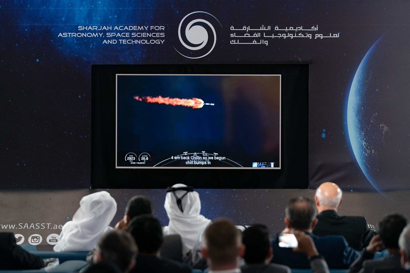 Retransmisión en Sharjah del lanzamiento del cohete SpaceX Falcon 9. (WAM)