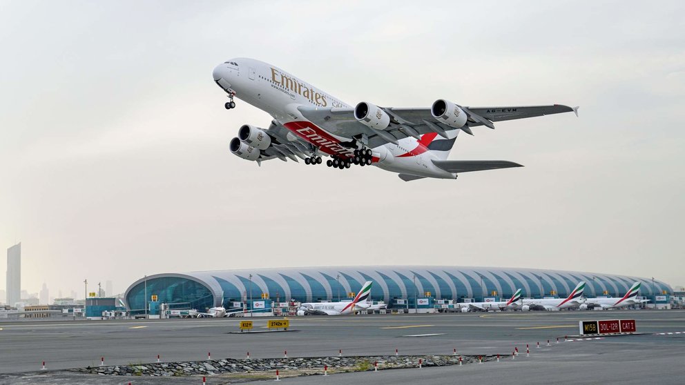 Un A380 de Emirates en el aeropuerto de Dubai. (Twitter)