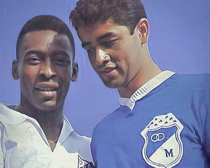Pelé -izquierda-, con Gonzalo “Chalo” González, jugador emblemático de Millonarios a finales de los años sesenta. (Fuente externa)