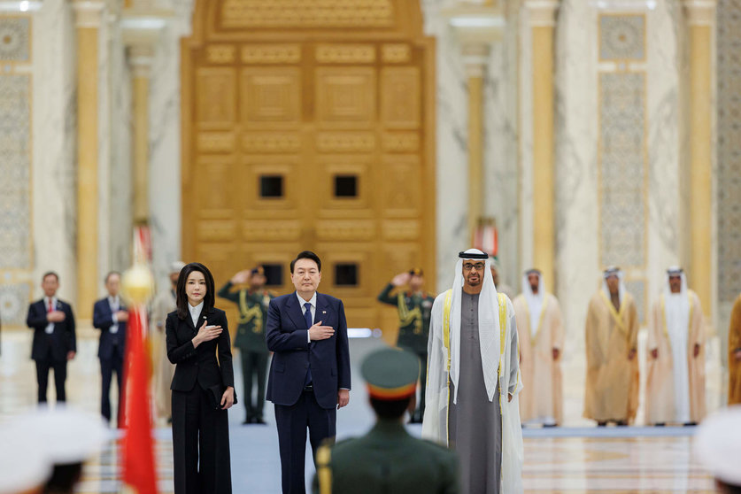 El jeque Mohamed y el presidente de Corea del Sur en  Qasr Al Watan de Abu Dhabi. (WAM)