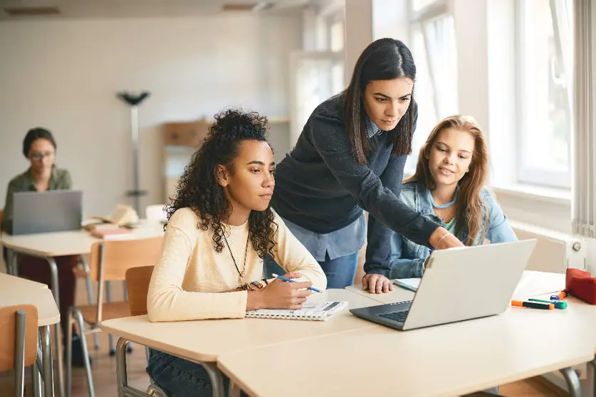 El Colegio Español de Abu Dhabi ha lanzado una atractiva oferta laboral para cubrir la posición de coordinador/a que lidere la configuración y operación del nuevo centro de enseñanza de español como lengua extranjera que está poniendo en marcha. (Drazen Zigic)
