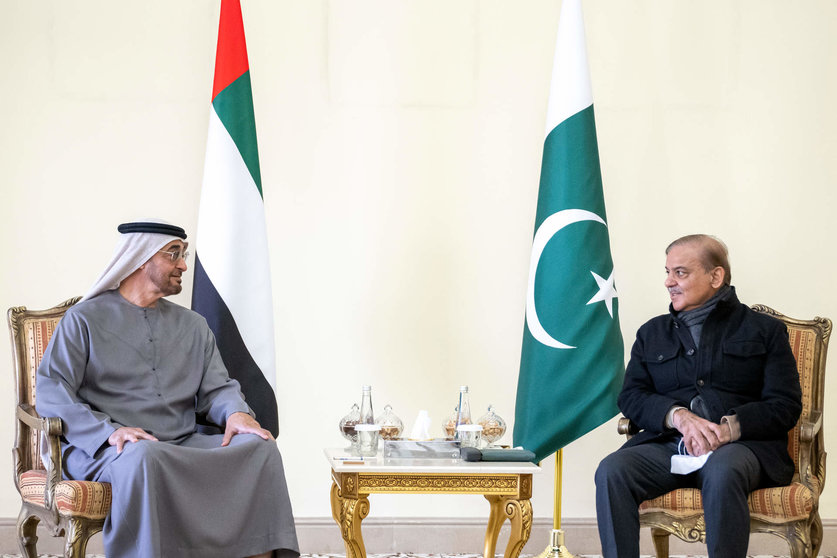El presidente de EAU junto al primer ministro de Pakistán. (WAM)
