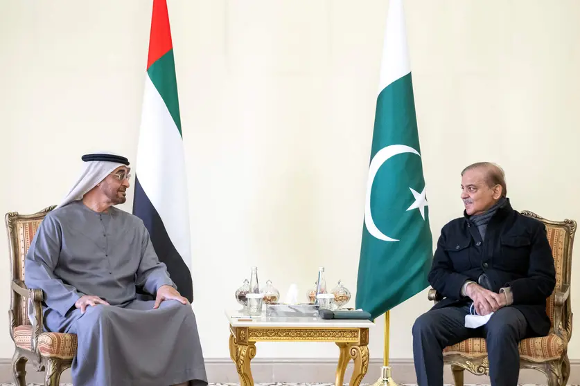 El presidente de EAU junto al primer ministro de Pakistán. (WAM)