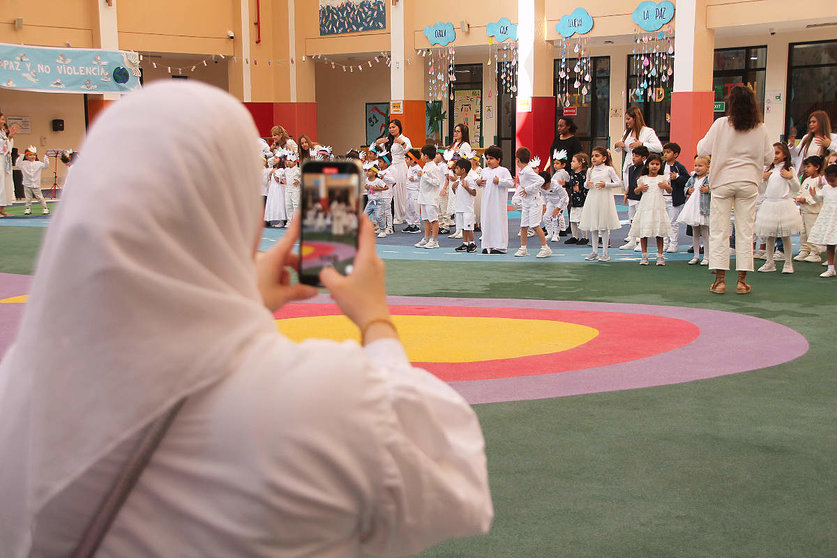Celebración del Día de la Paz en The Spanish School of Abu Dhabi. (EL CORREO)