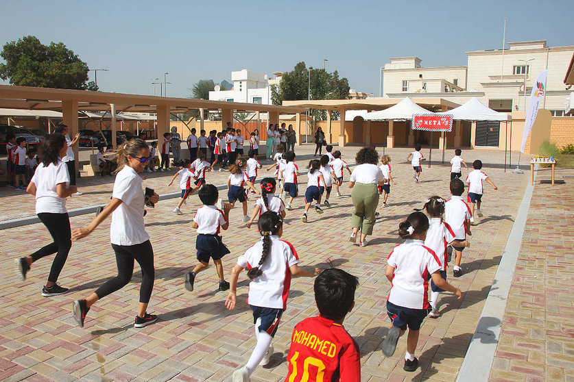 Corriendo hacia la meta en las olimpiadas en The Spanish School of Abu Dhabi. (EL CORREO)