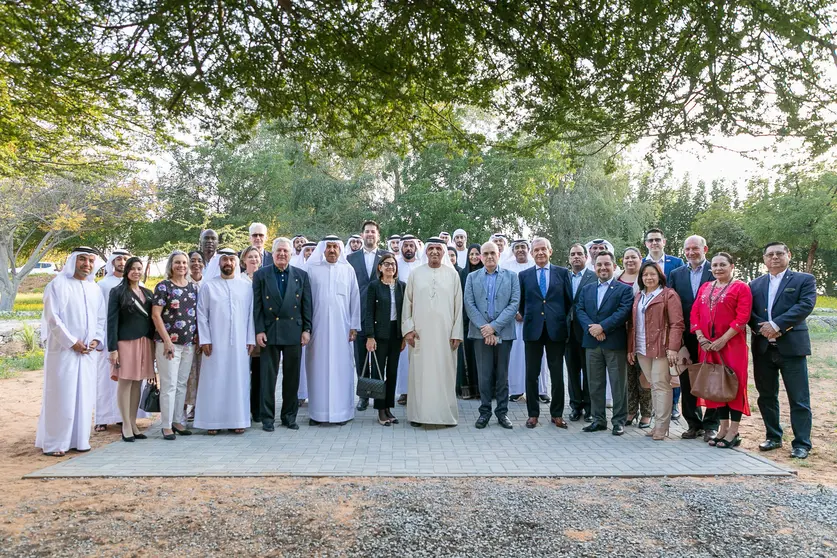 Embajadores latinos y el gobernante de Ras Al Khaimah. (WAM)