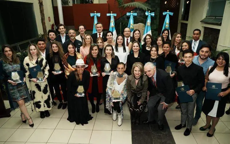 Artistas y colaboradores guatemaltecos en Expo 2020 Dubai. (Cedida)