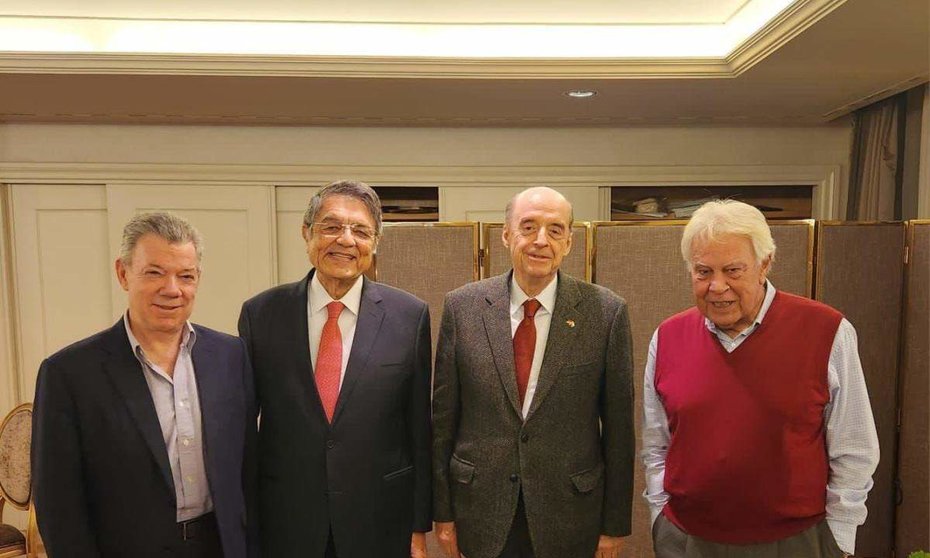 Encuentro entre Sergio Ramírez, el ministro Leyva y los ex presidentes Santos y González. (Fuente externa)