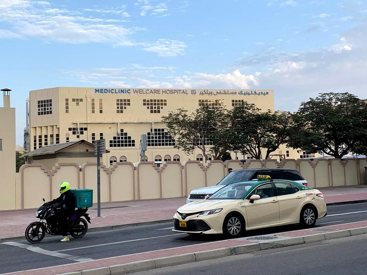 Un repartidor en moto en Dubai. (EL CORREO)