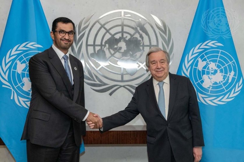 El ministro emiratí junto al secretario general de Naciones Unidos. (WAM)