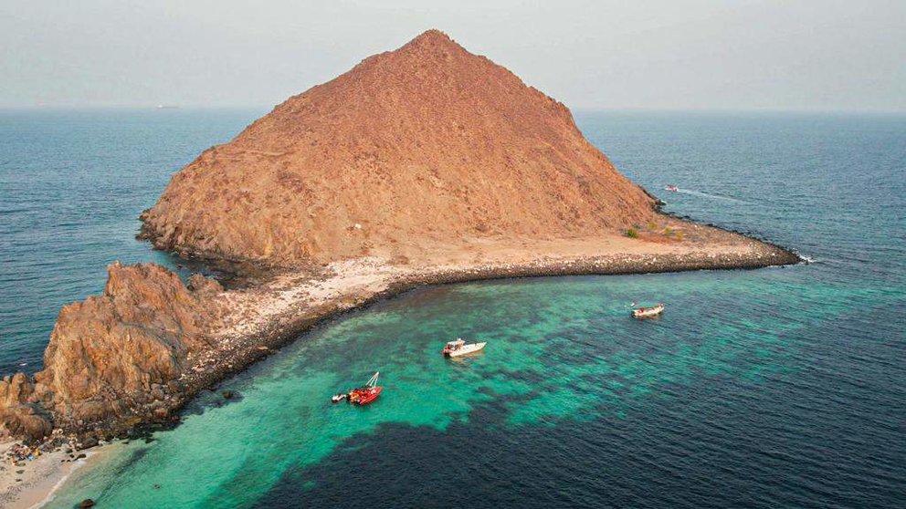 Una imagen de la isla Sira en Khorfakkan en el emirato de Sharjah. (WAM)